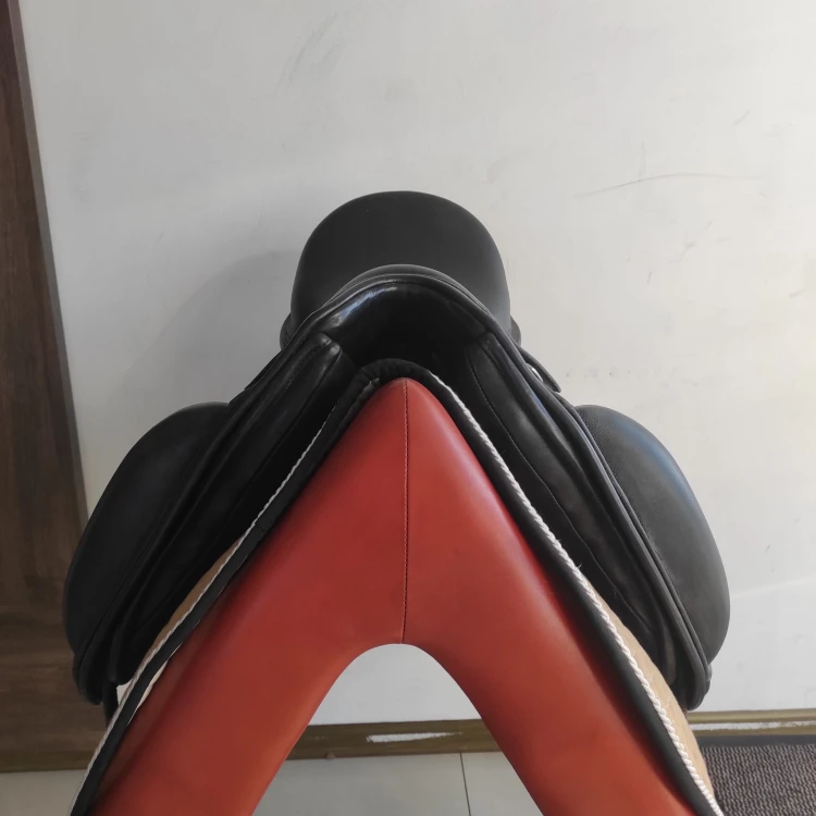 Siodło ujeżdżeniowe Seabis Vigo Pro 17"
