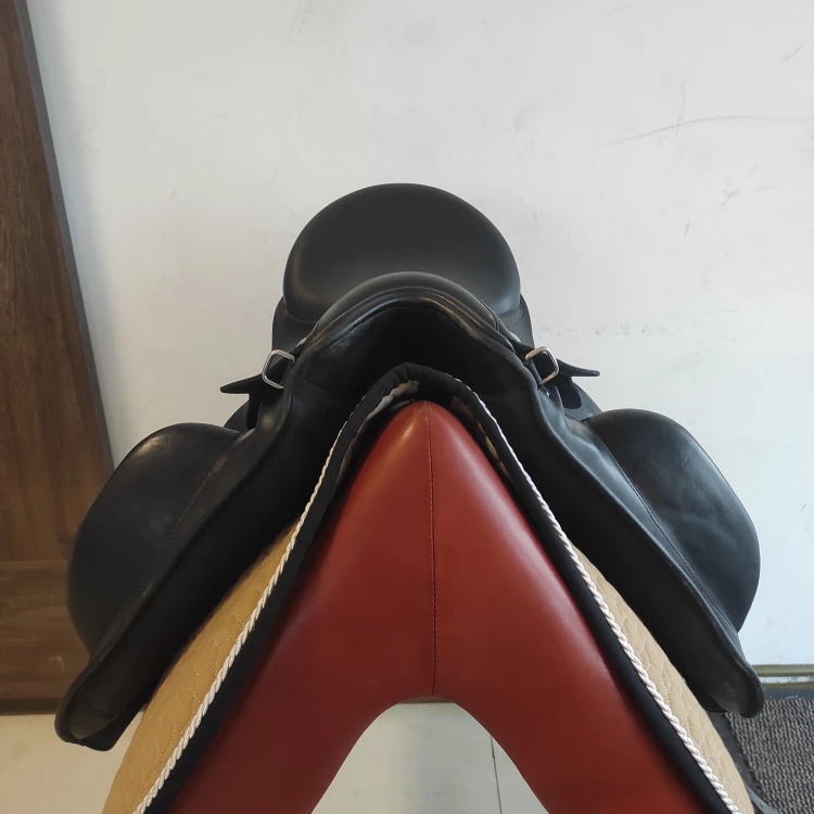 Siodło ujeżdżeniowe 17"