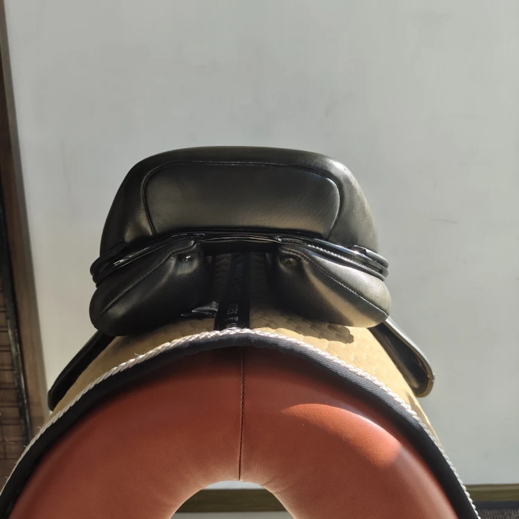 Siodło skokowe Ikonic Light Hybryda 17"