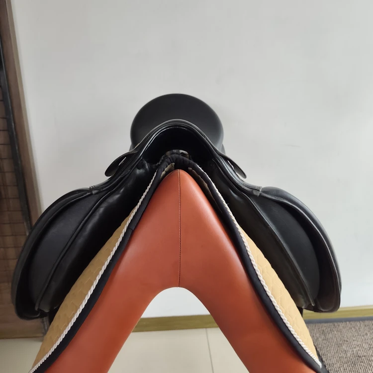 Siodło ujeżdżeniowe Prestige Hippos Dressage 17"